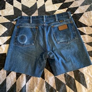 Wrangler cut off shorts size 32 (fits like an 8ish)